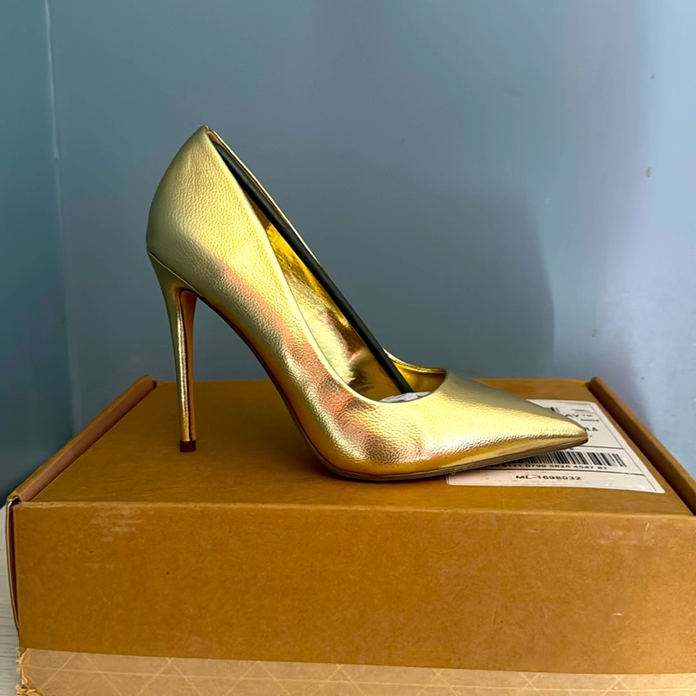 Brand new women dress shoe